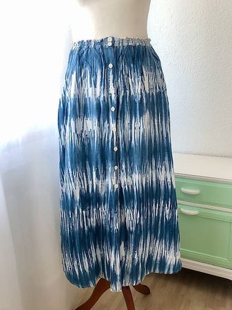 Batikrock blau mit Knopfleiste