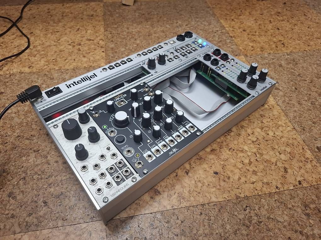 Instruments de musique: Intellijel Palette 4u x 62hp – D'occasion à Port par Sinusgenerator