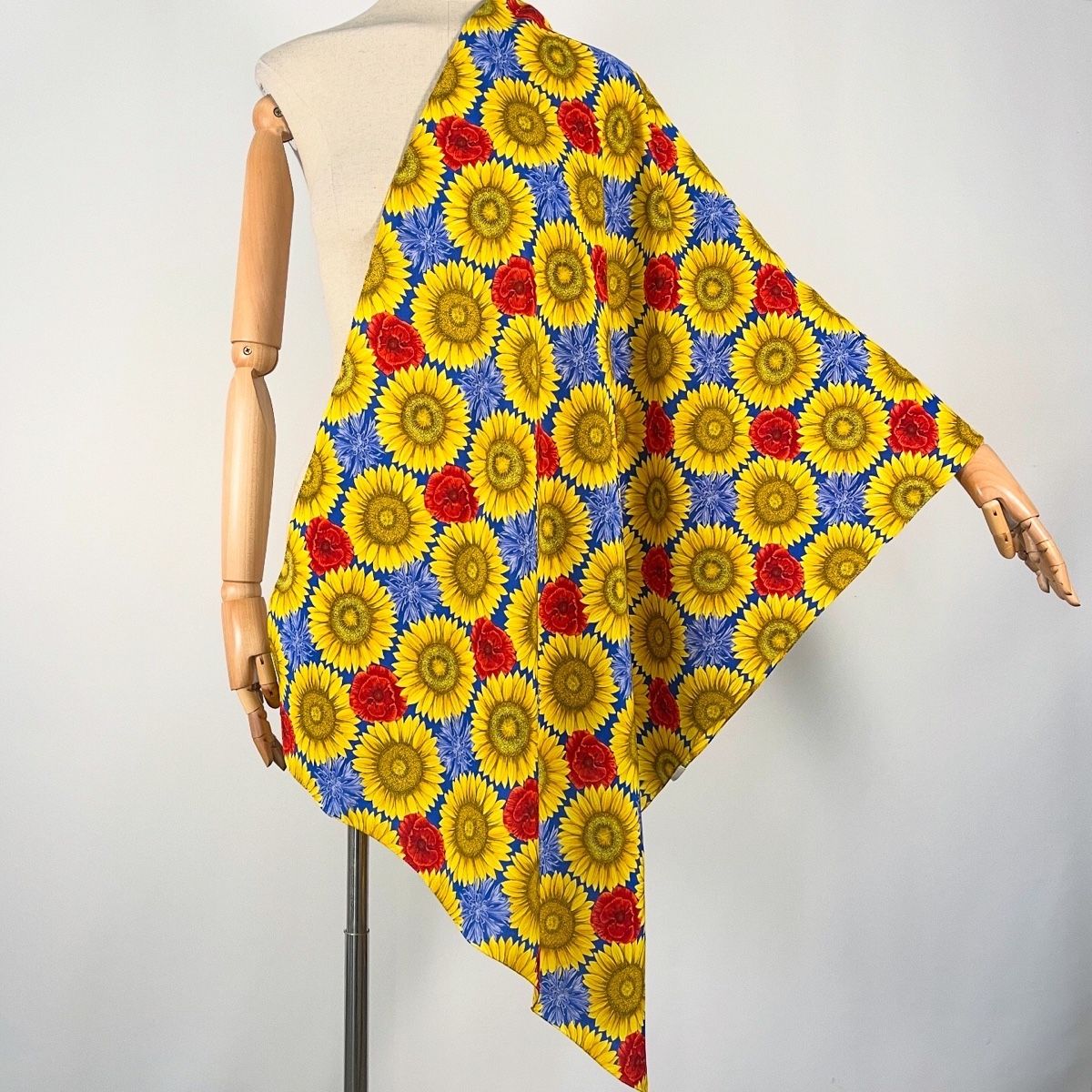 Fabric Frontline Foulard & Sciarpe: FABRIC FRONTLINE Silk Scarf – Nuovo (secondo la descrizione) da Freienbach venduto da Avviivva_Shop 1