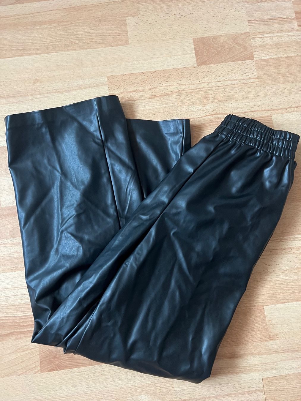 Hosen: Kunstlederhose – Gebraucht aus Kirchberg BE von lea_kb6y 2