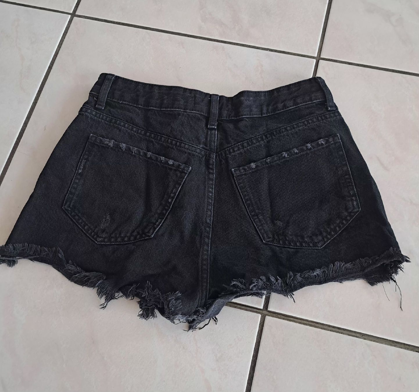 Jeans: short 38 neuf – Nuovo (secondo la descrizione) da RIAZ venduto da Betty012 1