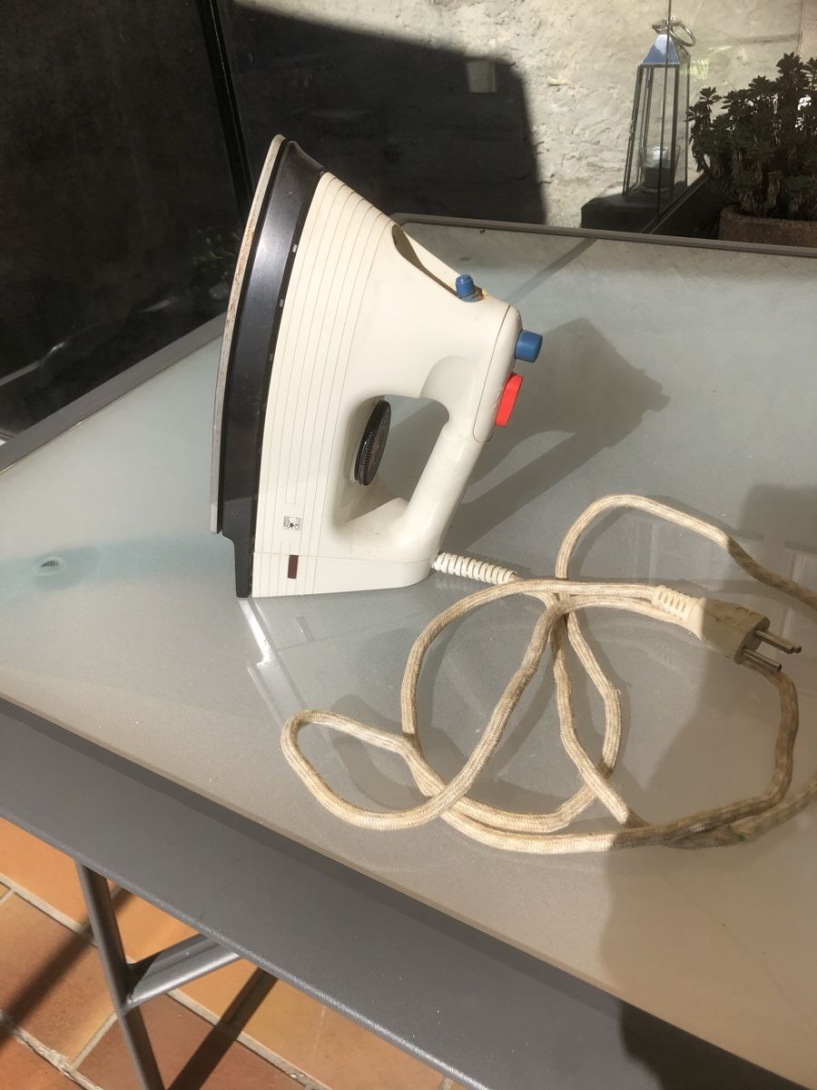 Mio Star Bügeleisen: Fer à repasser Mio-Star, modèle DA72.1C – Gebraucht aus Sierre von Erjou