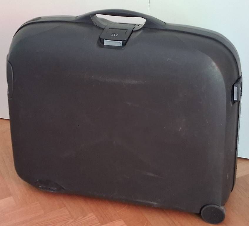 Reisekoffer: Samsonite schwarzer Hartschalenkoffer – Gebraucht aus Basel von Bernhard_C 1