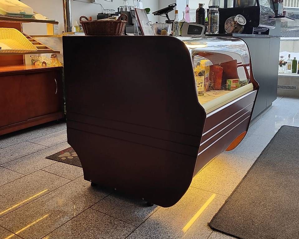 Allestimento di negozi e stand fieristici: Kassentisch mit Vitrine und LED neuwertig – Usato da Herisau venduto da DVP 3