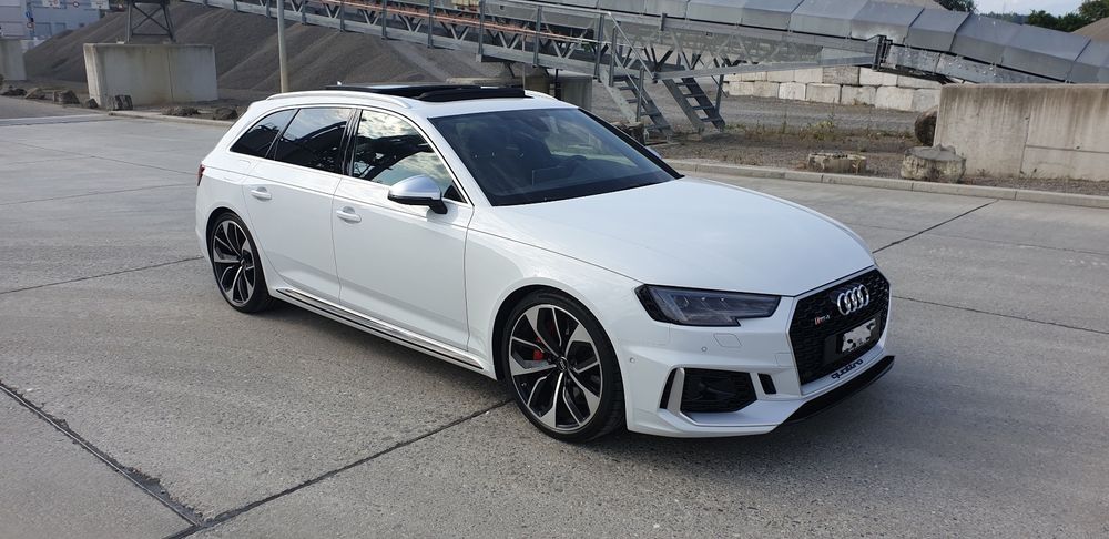 Audi RS4 Avant B9