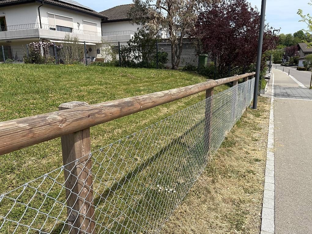 Clôtures: Gartenzaun mit Maschendraht – D'occasion à Zuzwil SG par meanmachine