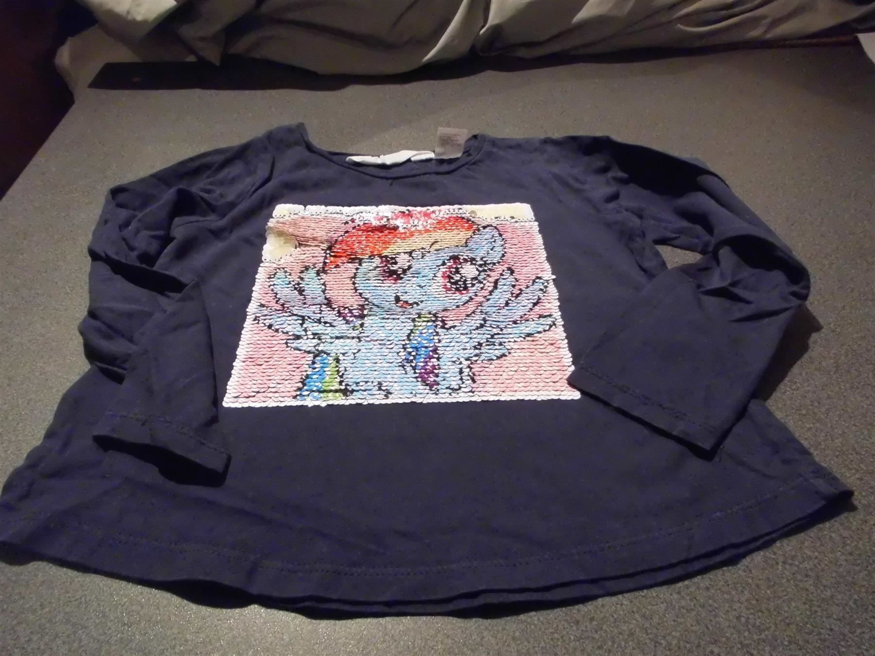 H&M Pulls et sweat-shirts: Pullover Grösse 104, H&M, violett, Paill – D'occasion à Zürich par abraxas1291
