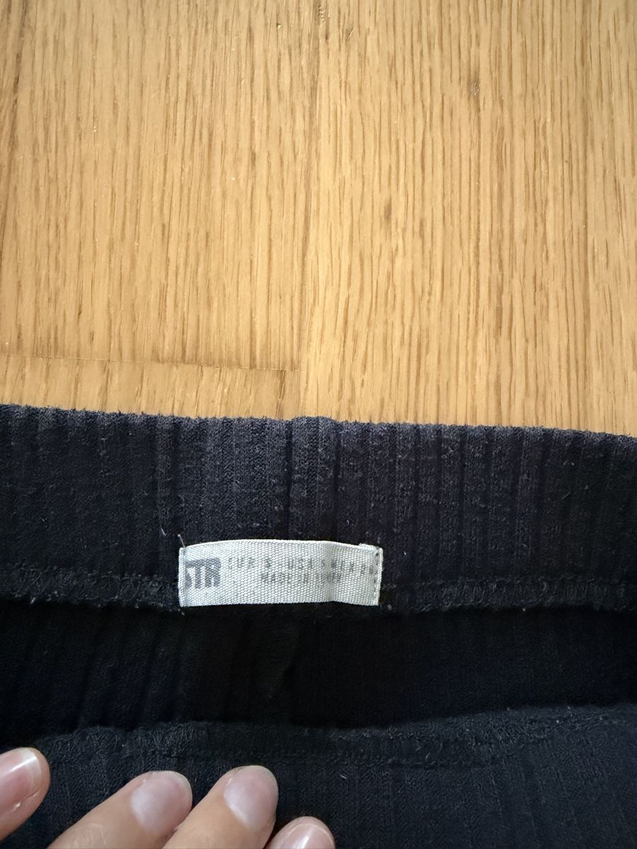 Stradivarius Pantaloni: STR Stradivarius Black Ribbed Flare Pants - S – Usato da St. Gallen venduto da kka_l9wg 1