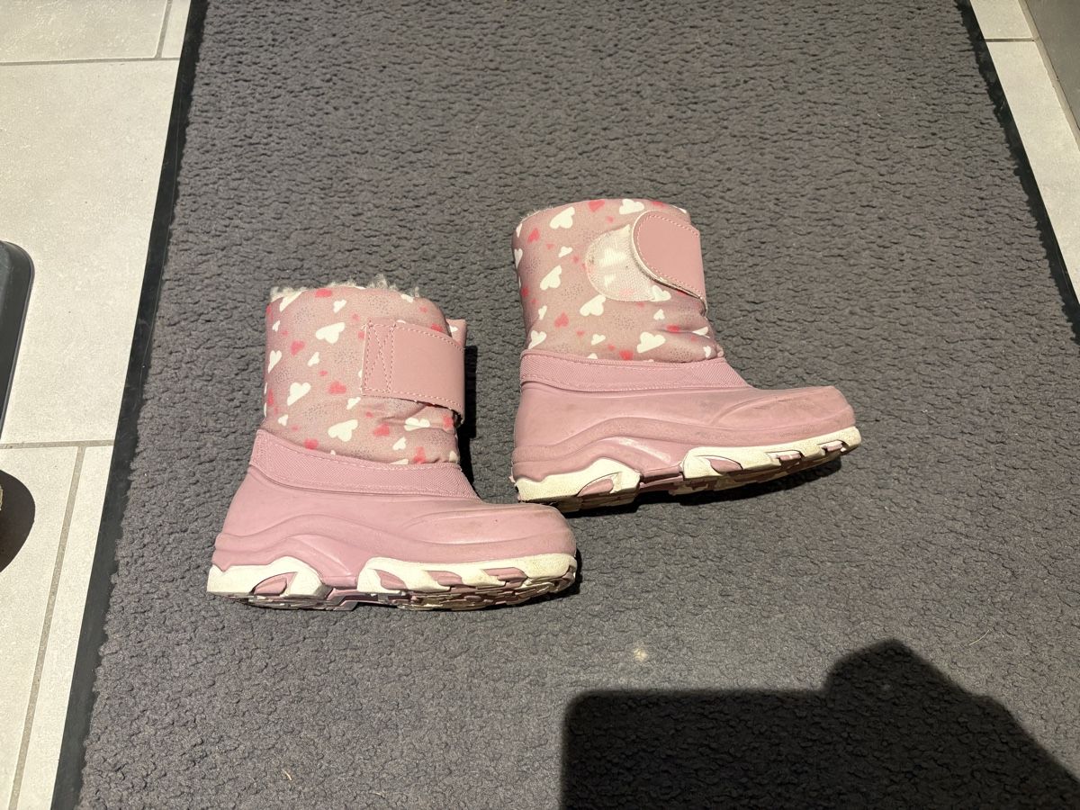 Chaussures filles: Bottes de neige – D'occasion à Torgon par k-ro919 1