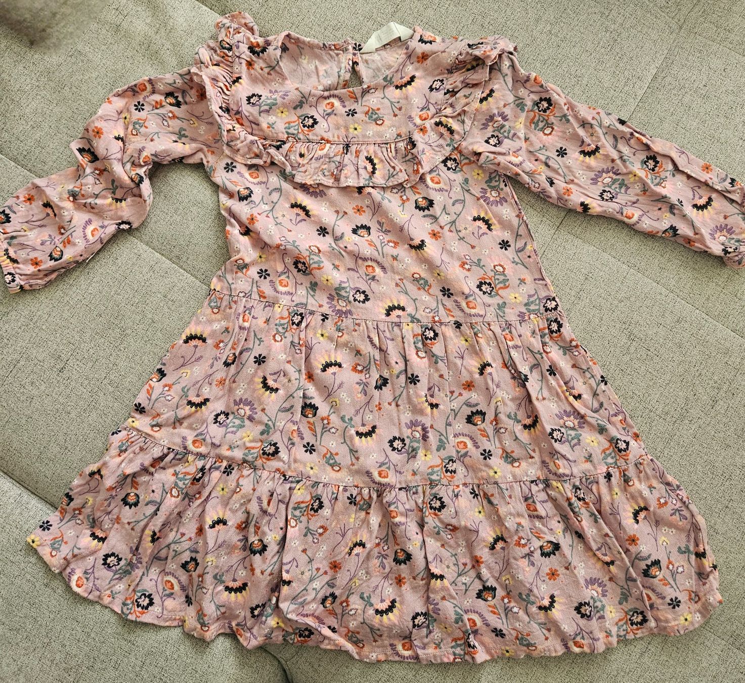 H&M Vestiti & Gonne: Mädchenkleid langarm H&M Gr. 122 – Usato da Bellach venduto da Chiini