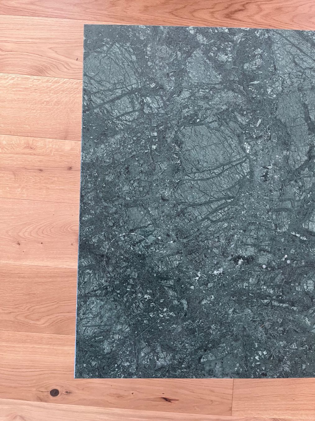 Tavoli: Modern Scandinavian Green Marble Coffee Table – Usato da Zürich venduto da nil_l7fb 2