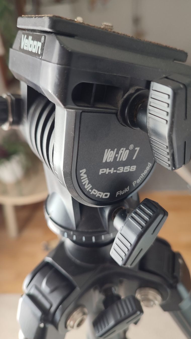 Velbon Treppiedi & Teste: Stativ Velbon PH-368 Mini Pro Fluid – Usato da Oberägeri venduto da ang_22g5