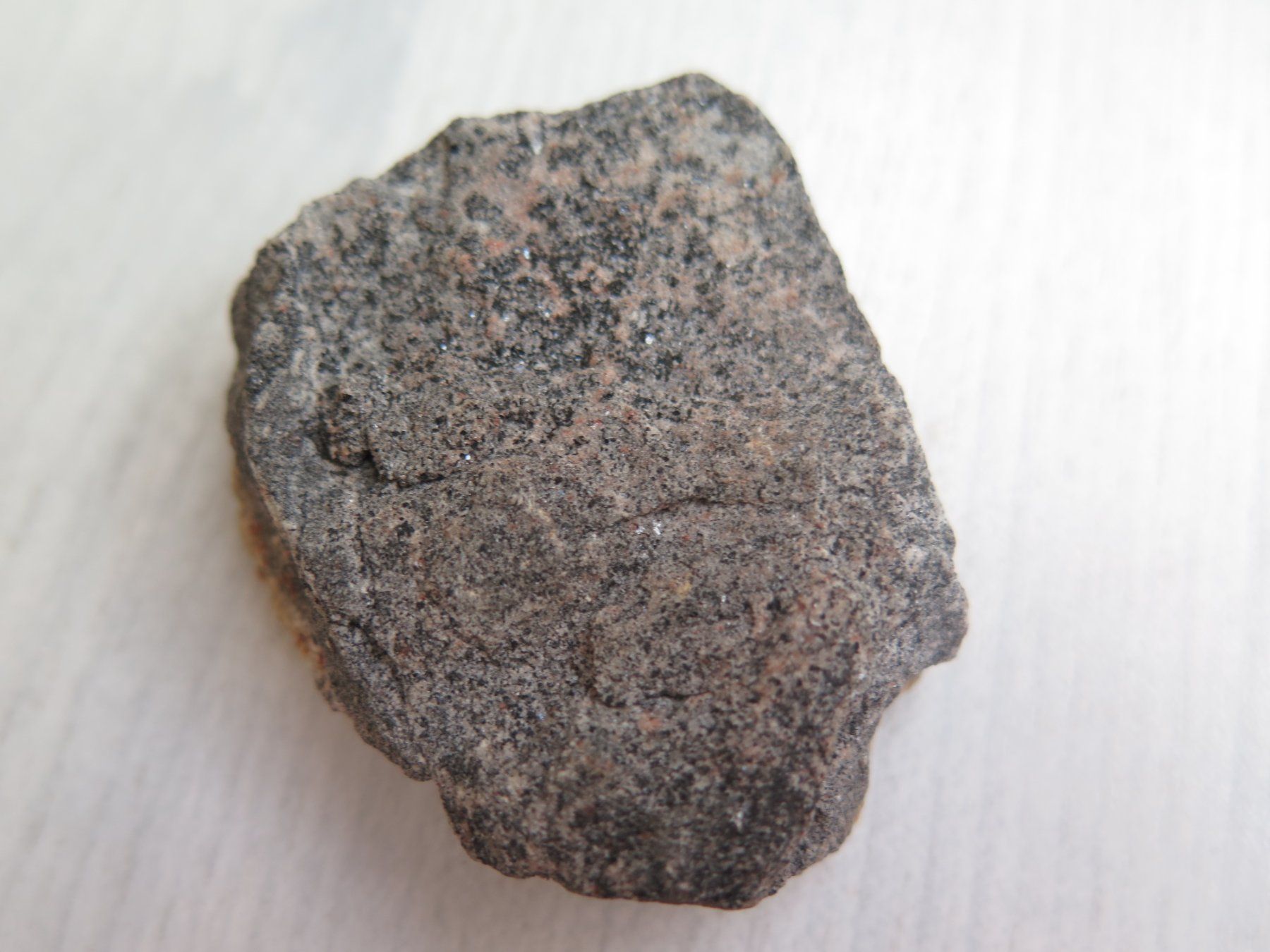 Minéraux & Lithothérapie: Chabasit mit Biotit Stufe – D'occasion à Schaffhausen par Yamakana51L8736OQ8