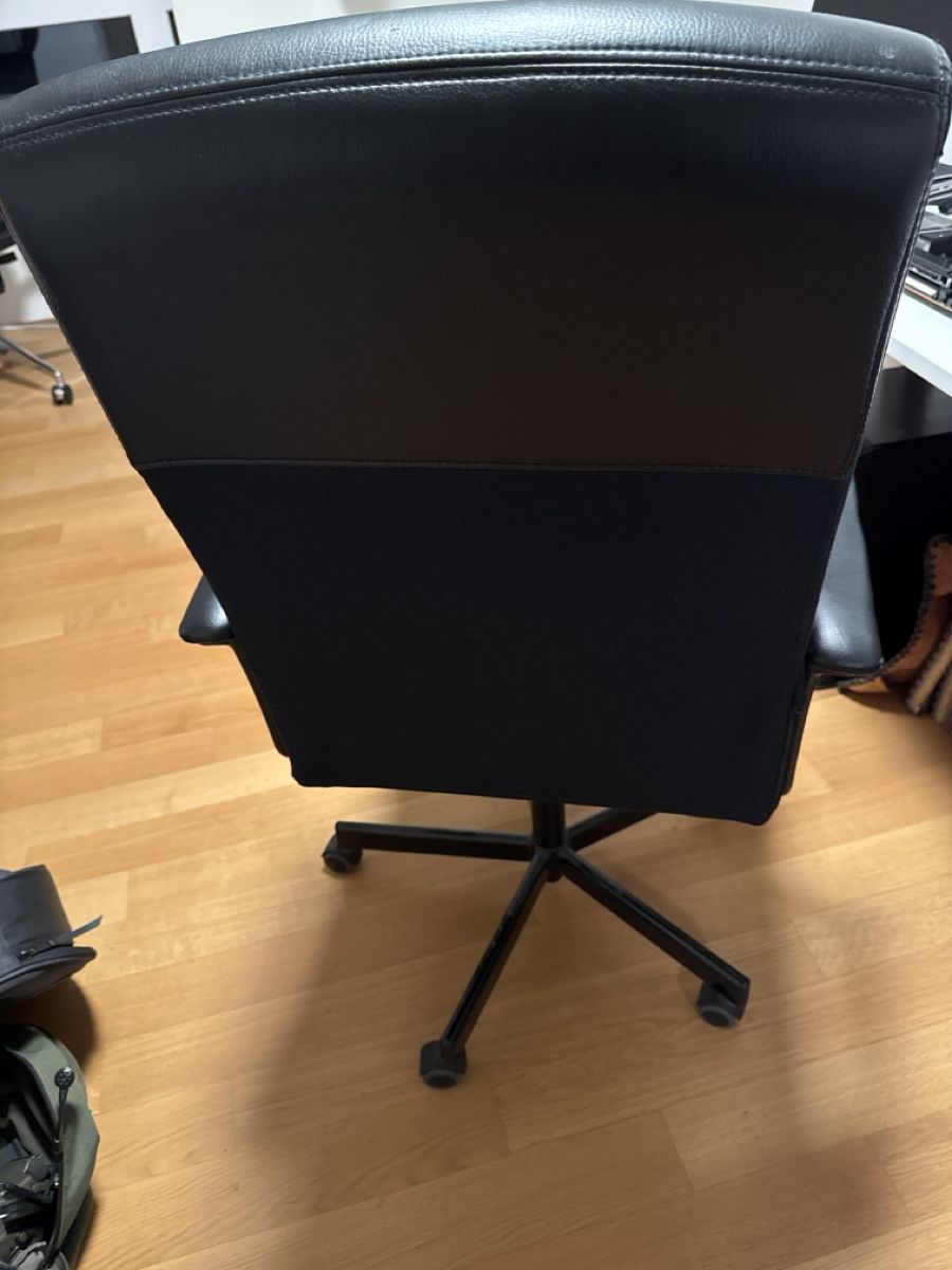Sedie a rotelle: Bürostuhl Ikea kunstleder – Usato da Wil SG venduto da pet_shj8 1