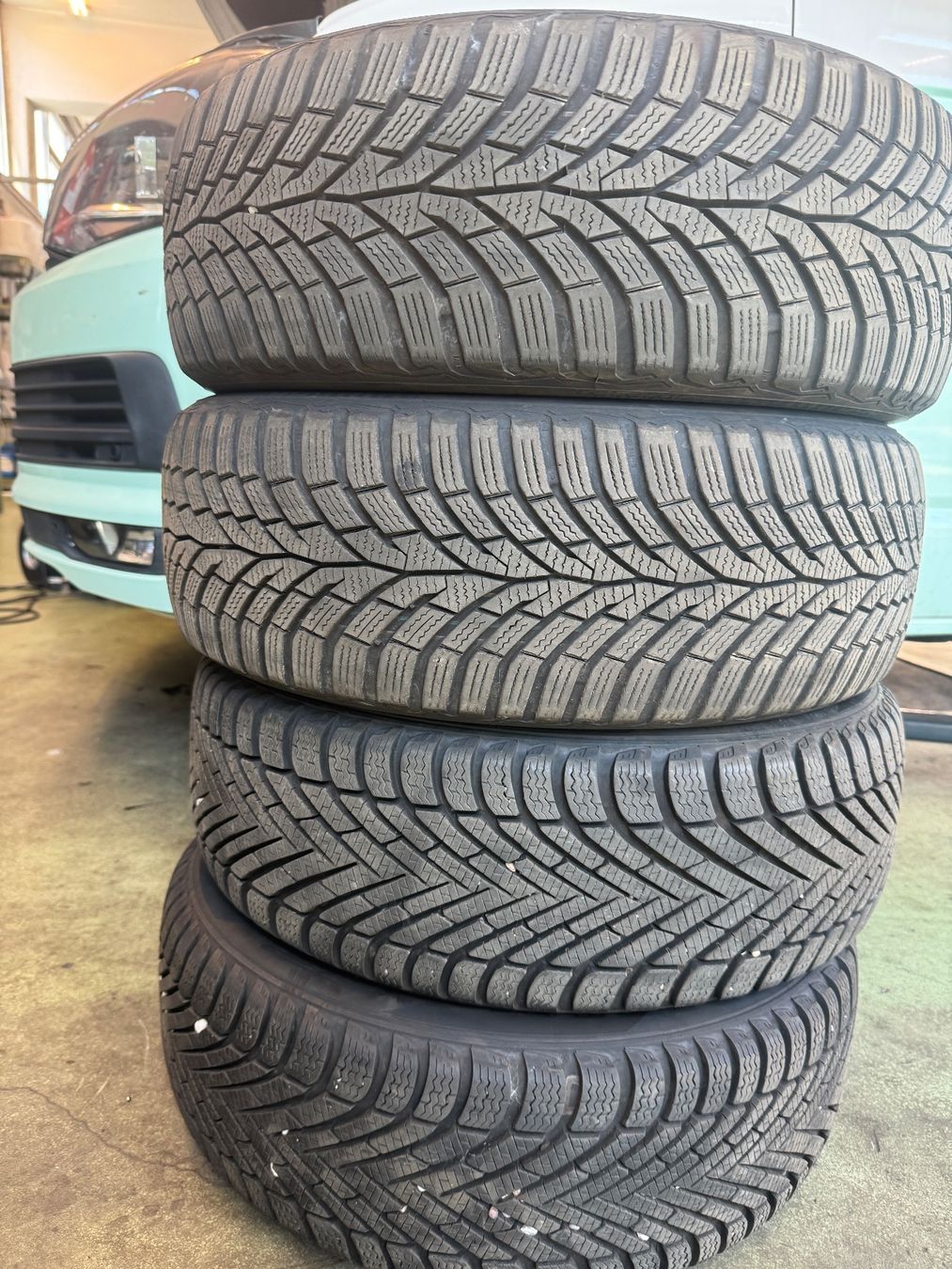 Continental Pneus & Kompletträder: 205/55R16 – Gebraucht aus Widen von Dinero02