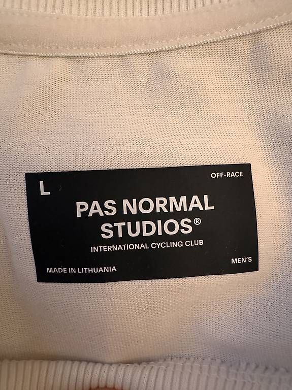 Pas Normal Studios T-shirt: Pas Normal Studios / Off-Race Shirt / Large – Usato da Amriswil venduto da Endrullo 2