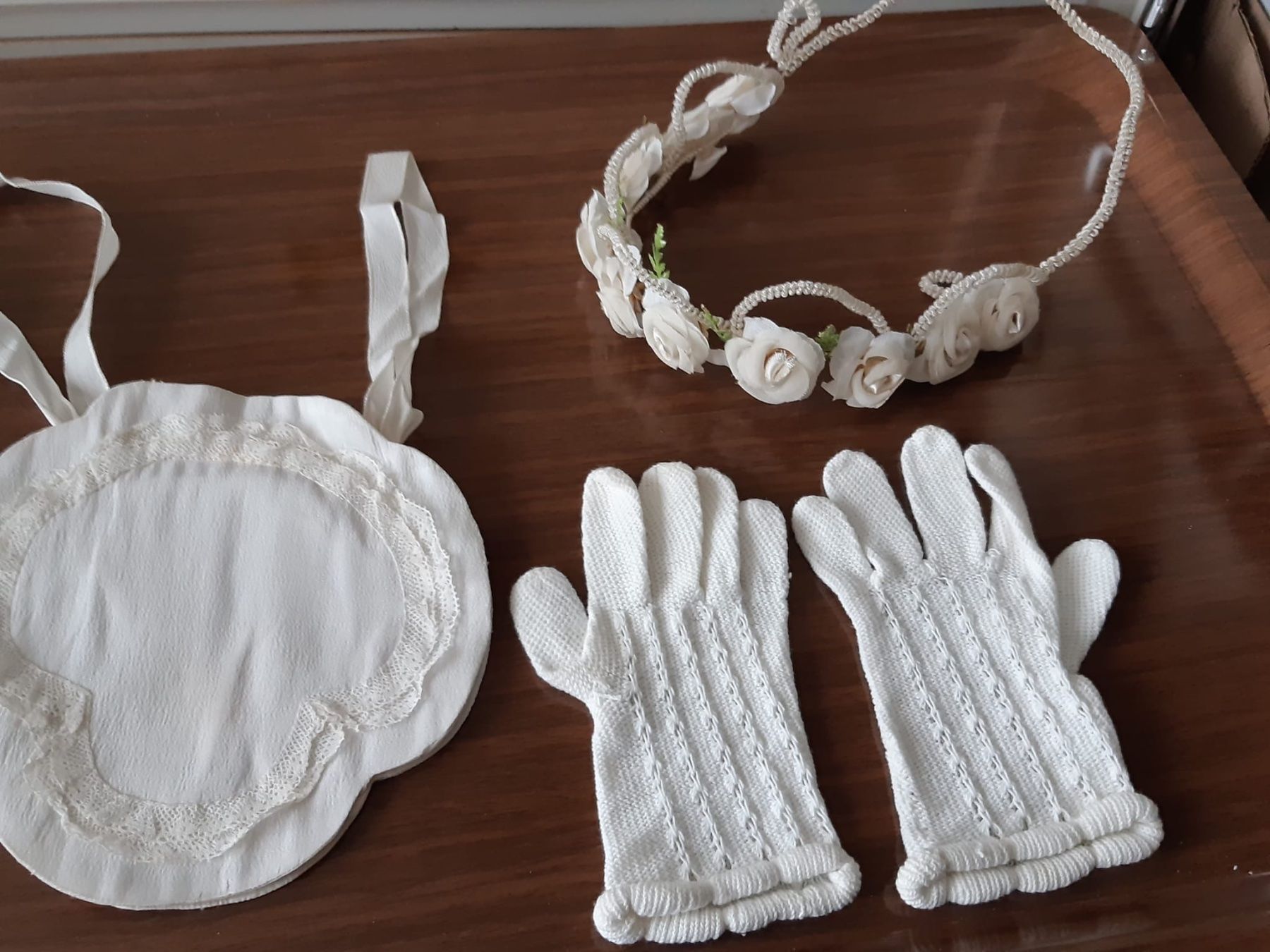 Haarschmuck: Kommunion Handschuhe, Haarkranz und Tasche – Gebraucht aus Luzern von Sontru