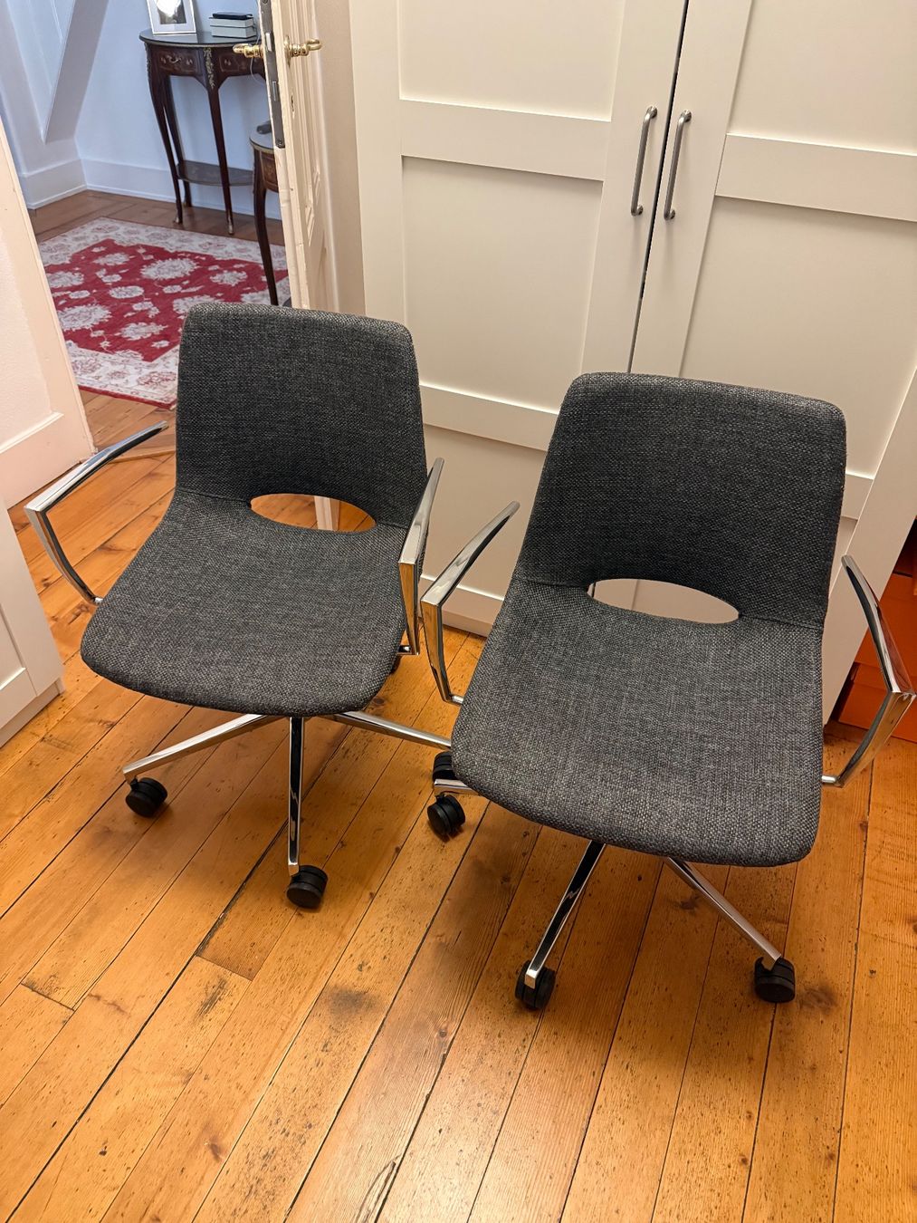 Sedie: Lot de 2 chaises de bureau design - grises, chromées – Usato da Anières venduto da sg_025