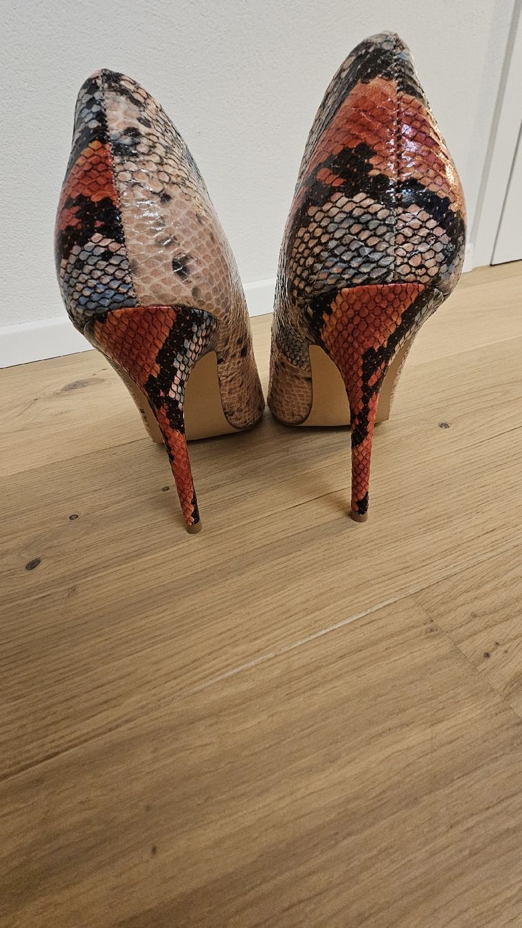 Damenschuhe: Neuwertige Miss Selfridge Pumps – Neu (gemäss Beschreibung) aus Hünenberg von kri_ywr8 2