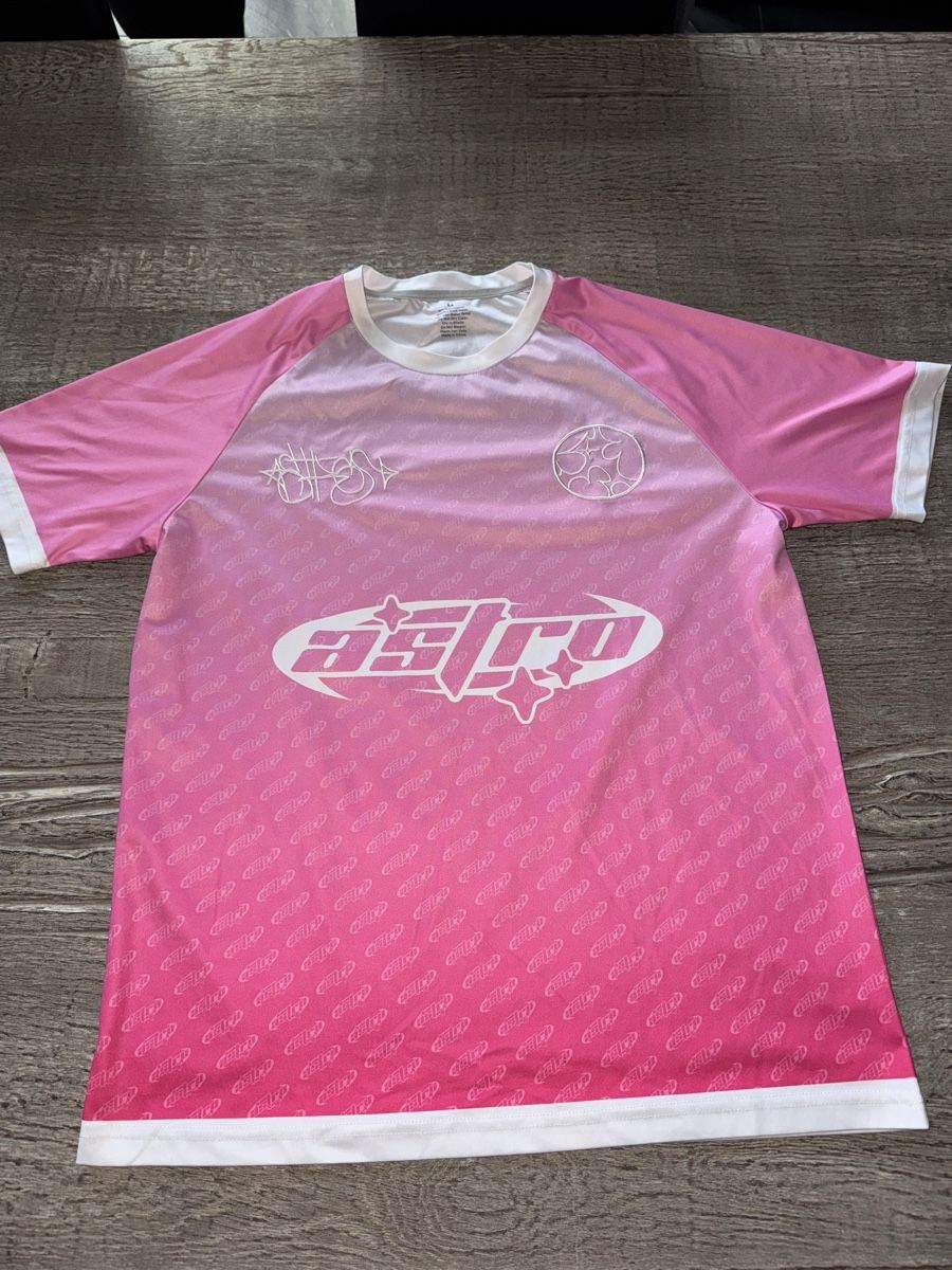 Maillots de corps & Pantalons: Maillot Astro rose clair taille M – D'occasion à Vesin par Pupipupo2005