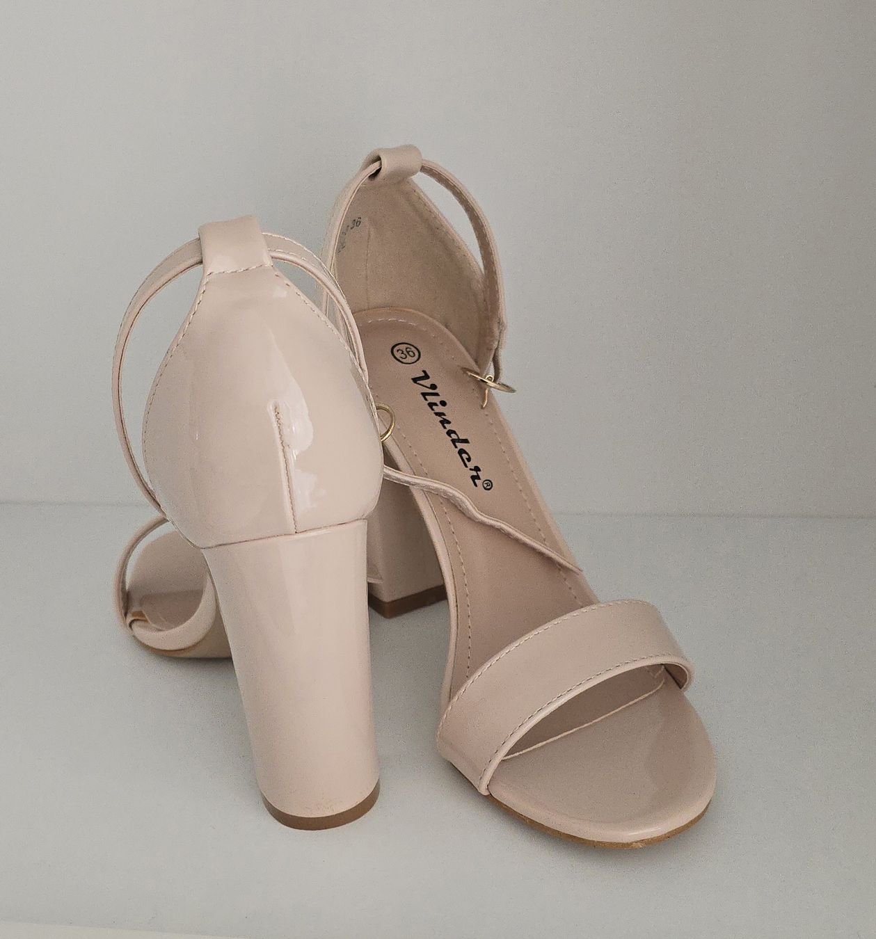 Scarpe da donna: Sandaletten Vlinder beige Blockabsatz  – Nuovo e nell'imballaggio originale da Luzern venduto da Kethi_kris1705 1
