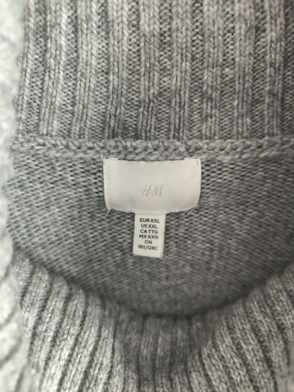 H&M Maglioni & Felpe: Rollkragen Pullover mit Motiv, XXL – Usato da Kloten venduto da Olivenbaum2017 2