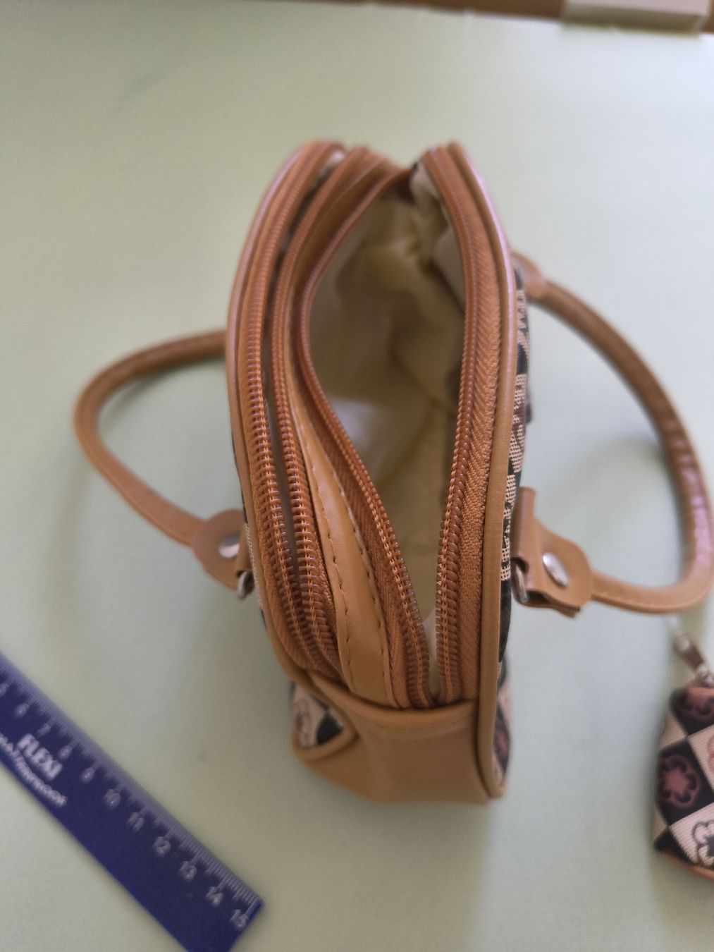 Borse: petit sac à main – Usato da Sonceboz-Sombeval venduto da mayling_ngo 4