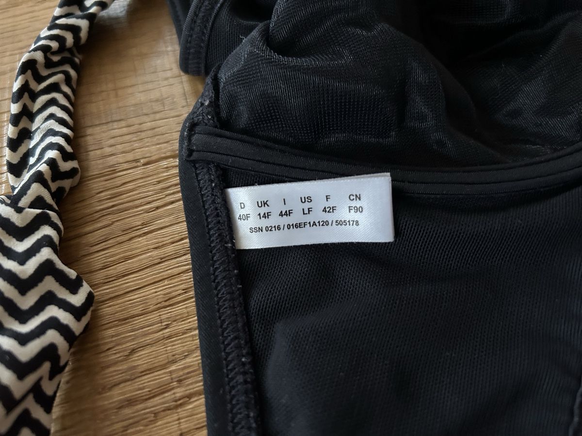 Esprit Costumi da bagno & Bikini: Schwarzer Esprit Bikini BH mit Muster, Grösse 40F – Usato da Steffisburg venduto da Kudiru 2