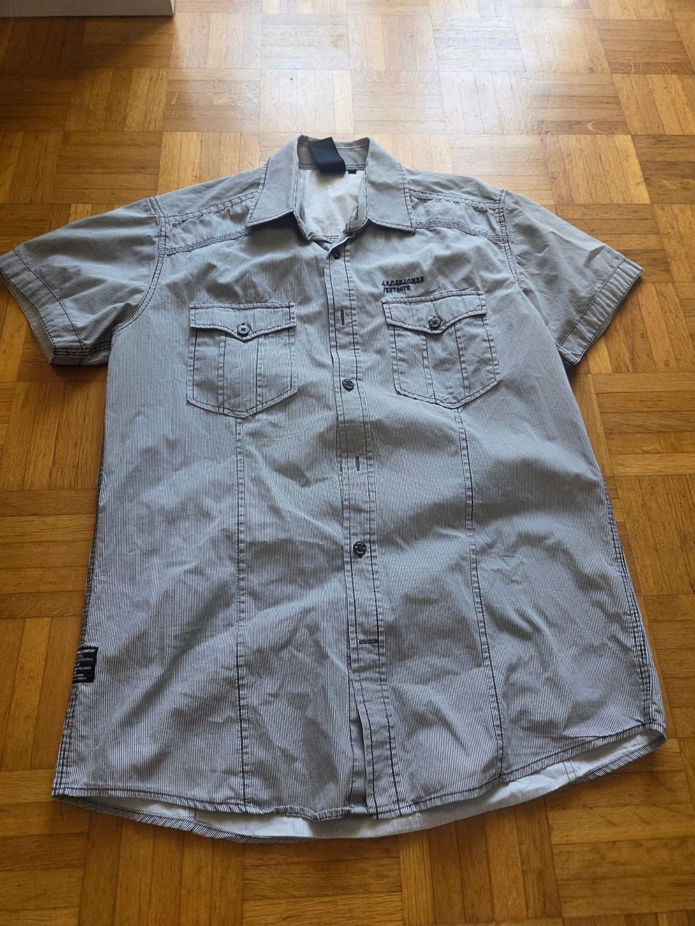 Lotti di vestiti: Hemd Gr S und Jeans-Shorts Gr. 30 – Usato da Basel venduto da grandfamily 1