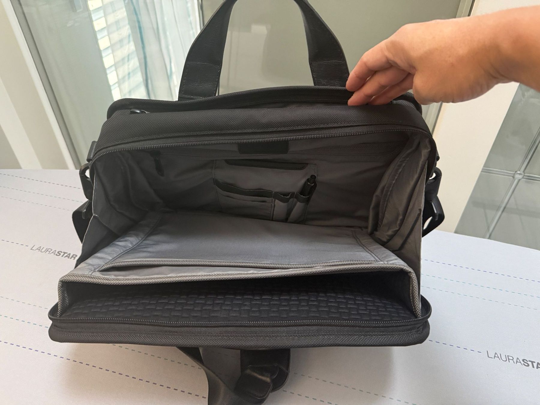 Tumi Valigie & Borse: TUMI Laptoptasche Schwarz, Top Zustand - Schnäppchen! – Usato da Steinhausen venduto da Luxury_Limited 1