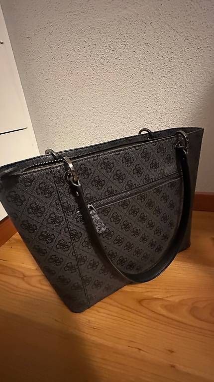 Taschen für Damen: Grosse Guess Tasche  – Gebraucht aus Berg SG von ACDS 4