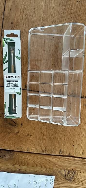 Make-up: Make-up Organizer und Pinsel – Usato da Auenstein venduto da Crufi