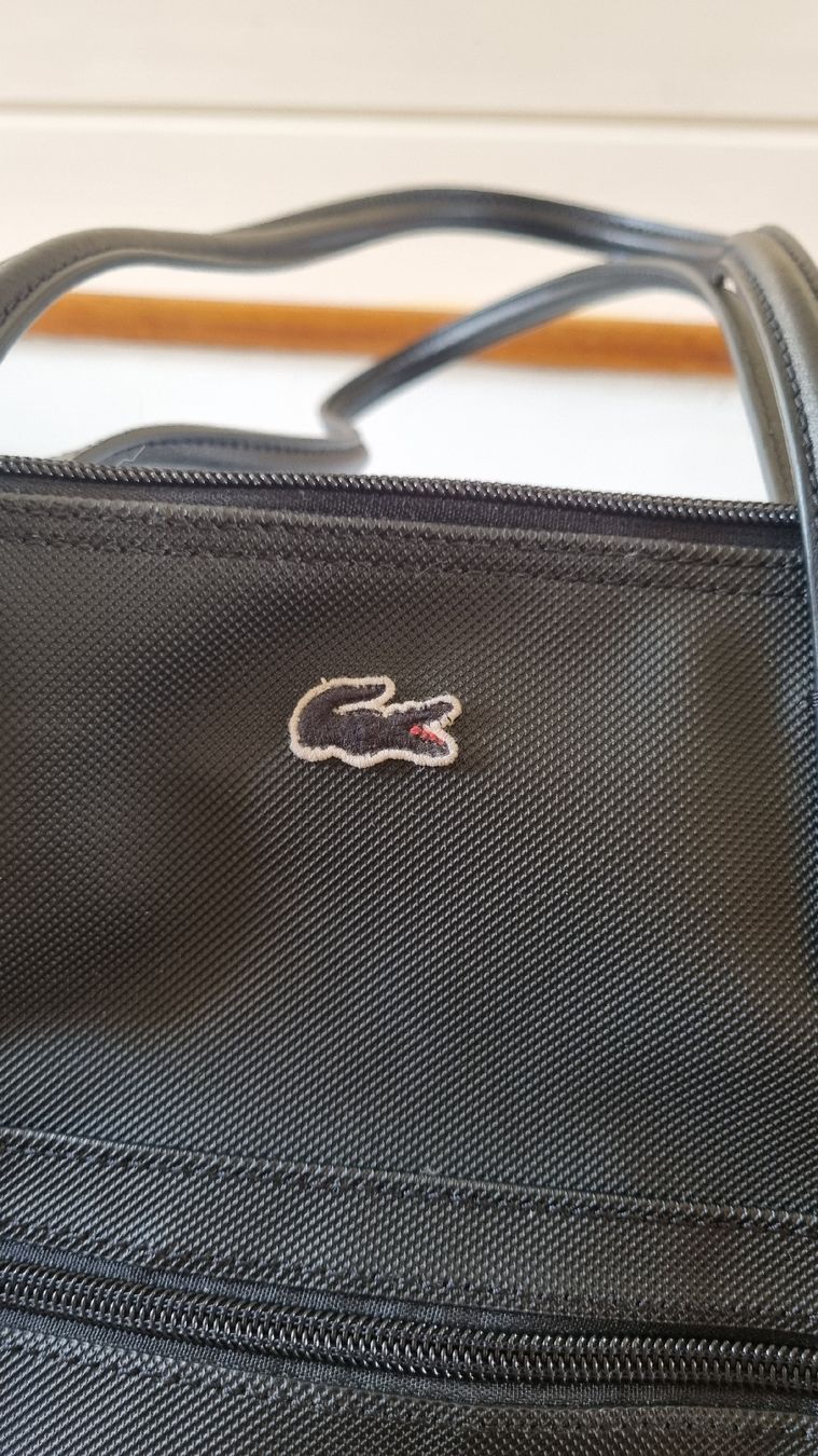 Lacoste Borse da donna: Handtasche original LACOSTE mit Aussenfach – Usato da St. Gallen venduto da jil_l6mm 2