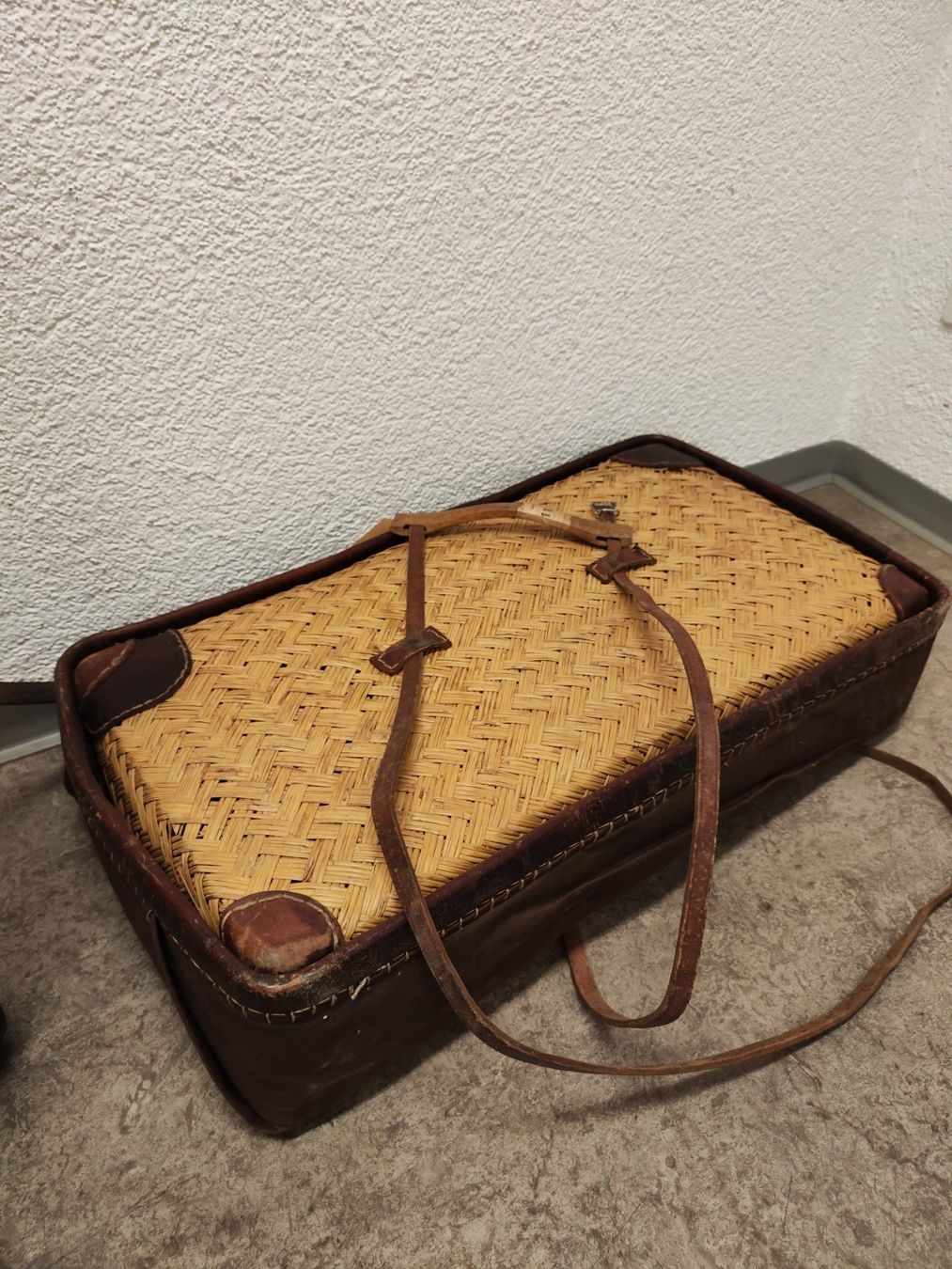 Reisekoffer: 2 alte Vintage Rattan Koffer – Gebraucht aus Toffen von  6