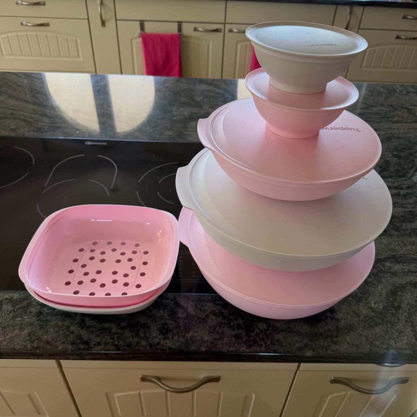 Tupperware Behälter & Ähnliches: Tupperware Alegra Schüssel Set rosa/weiss neuwertig – Gebraucht aus Walde AG von Flumsi66