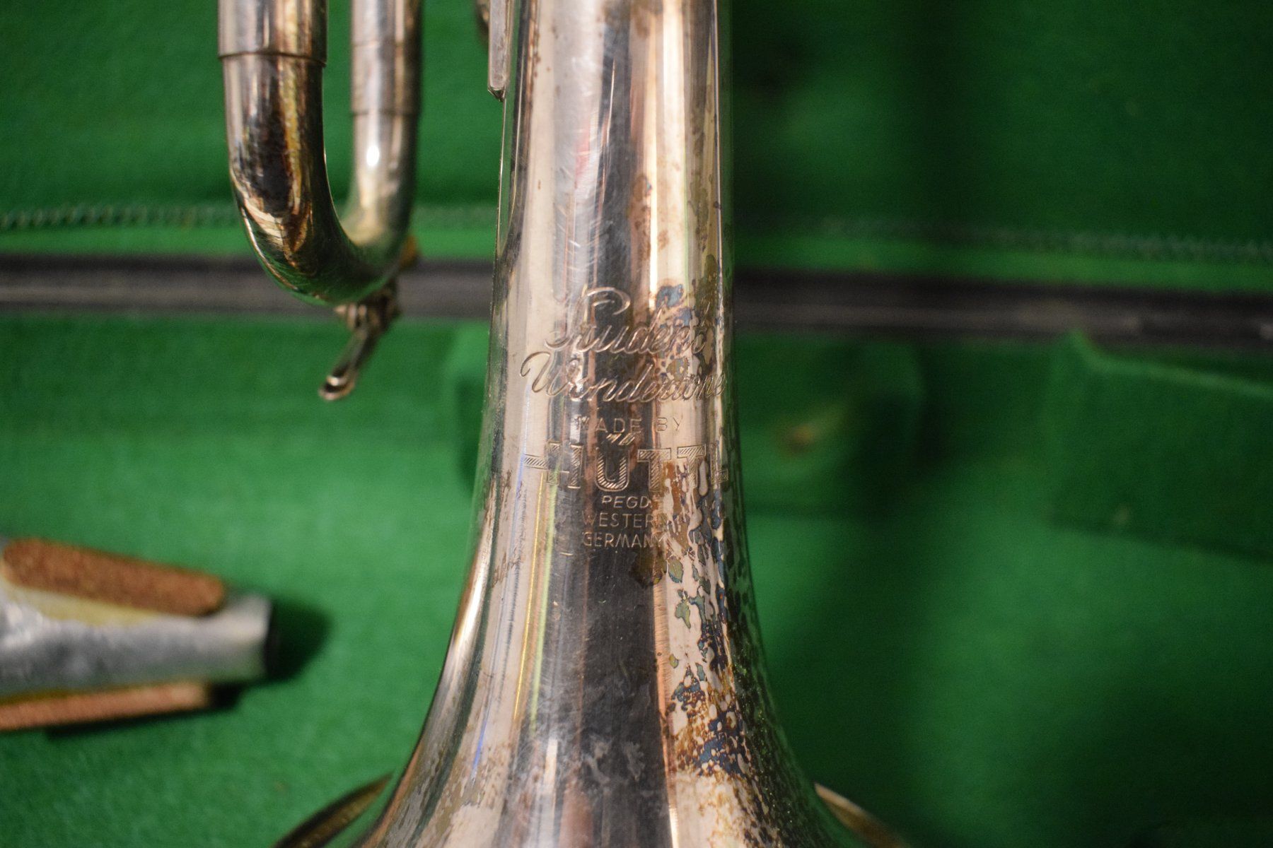 Strumenti musicali: Trompete Huttl mit Koffer – Usato da Zürich venduto da Brockito 2
