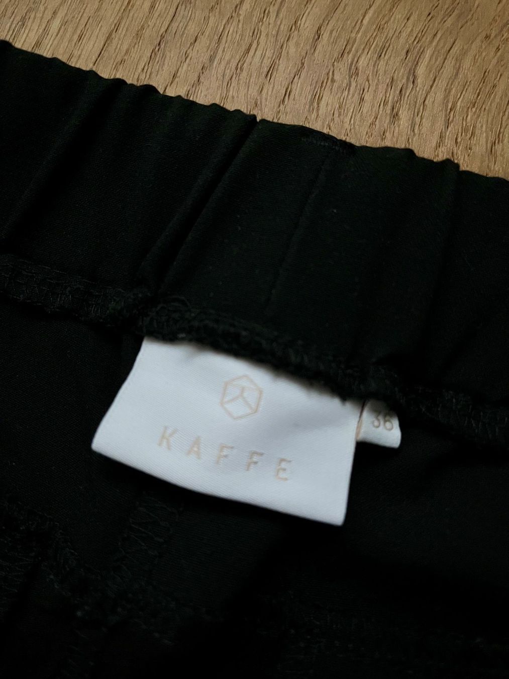 Pantaloni: Kaffe Capri Hose / Kurze Hose, M – Usato da Sax venduto da _Kornblume_ 2