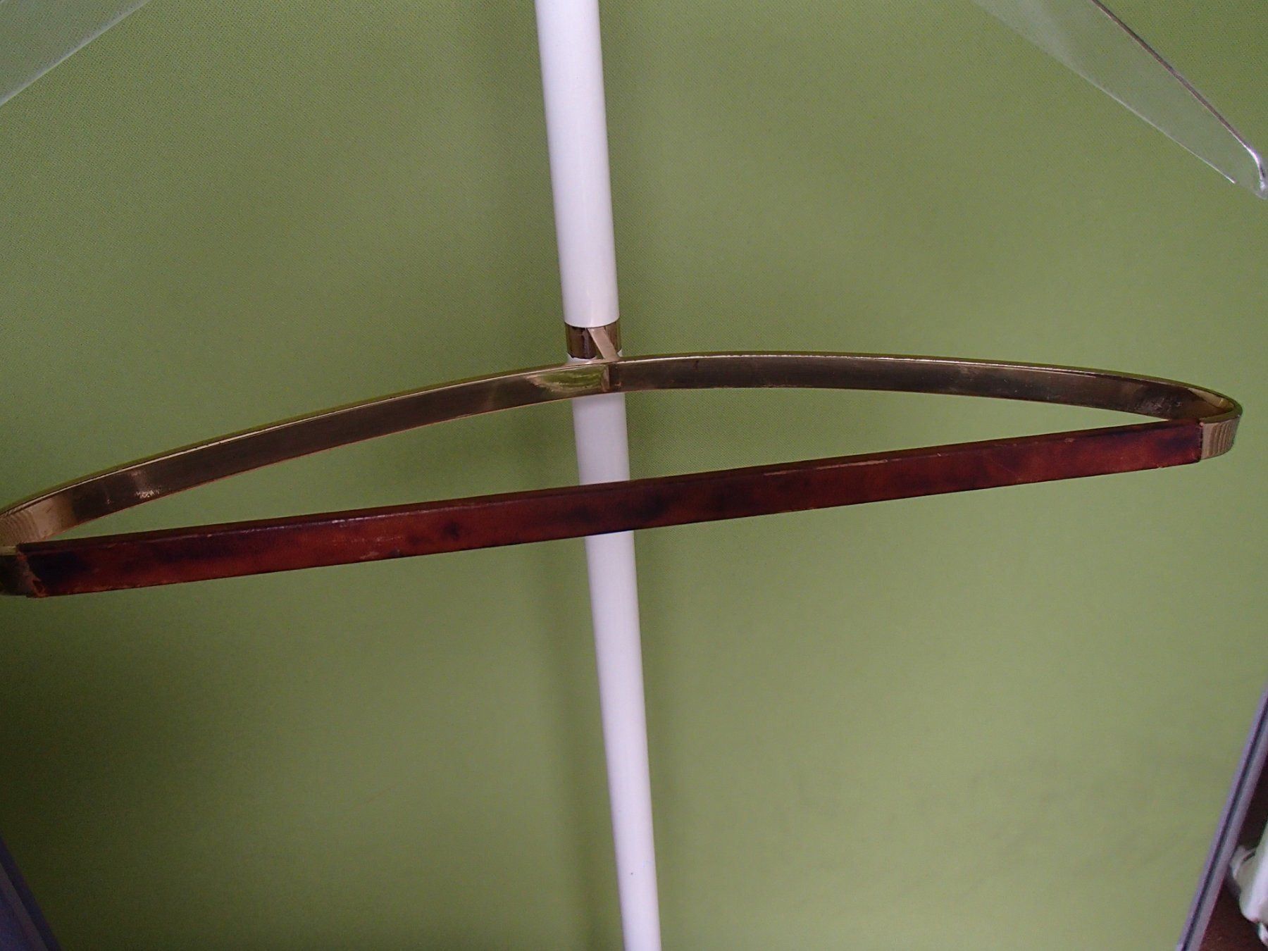 Guardaroba: Vintage Herrendiener Messing und Plexi – Usato da Schöfflisdorf venduto da pullux 7