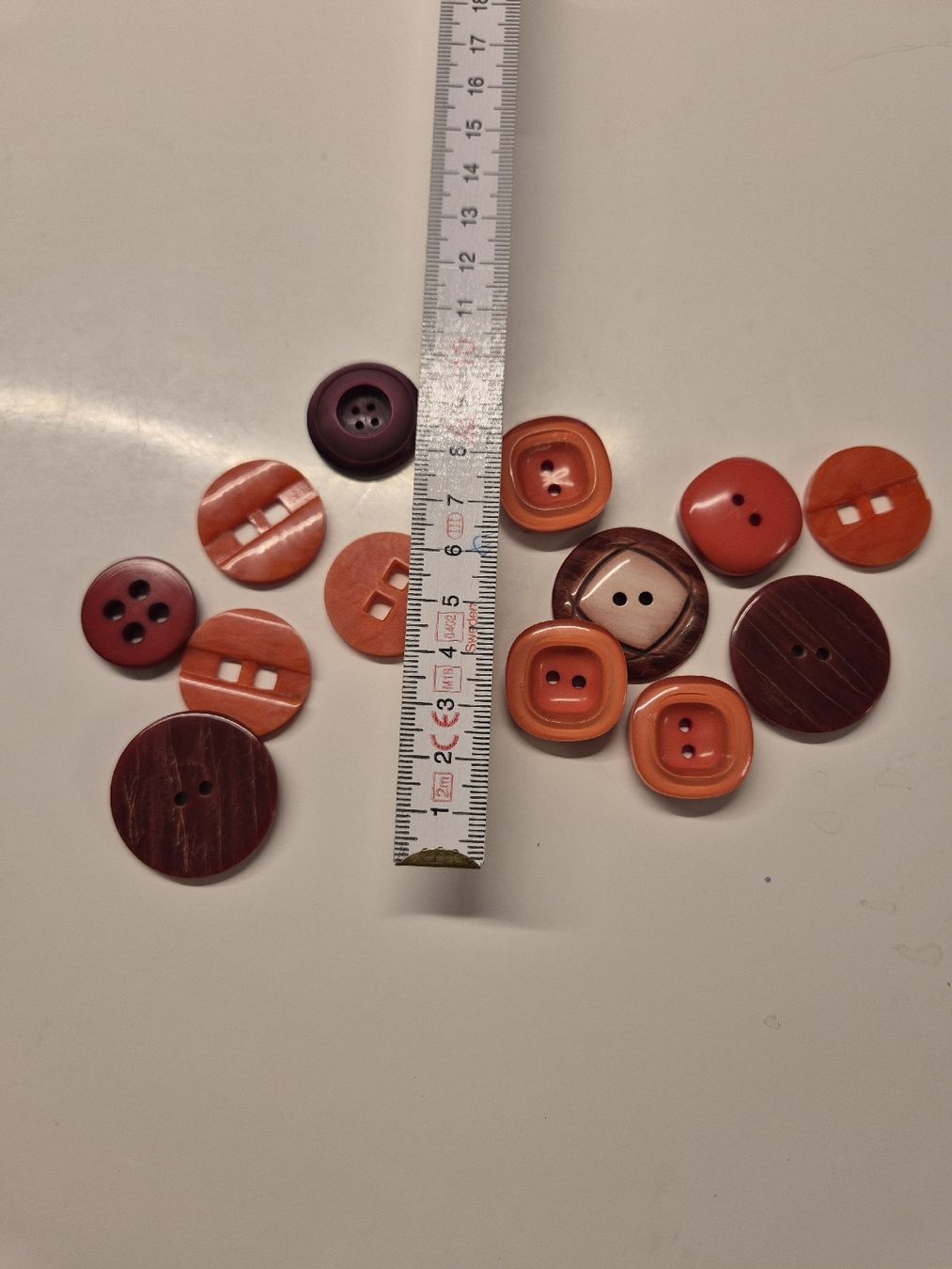 Boutons: Knöpfe gemischt rot – D'occasion à Krauchthal par SamsPuce 1