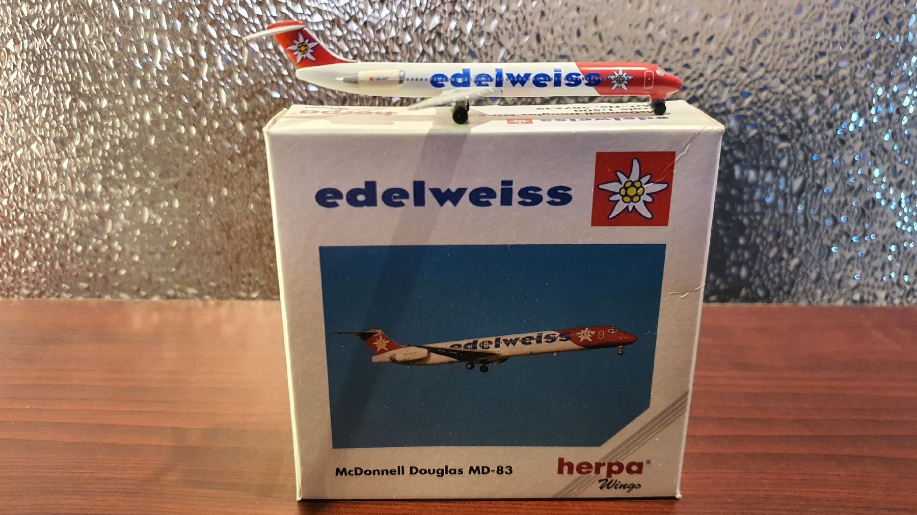 Herpa Kit di modellismo & Modellini statici: HERPA EDELWEISS MCDONNELL DOUGLAS MD-83  – Usato da Männedorf venduto da Modellbau-wyss 1