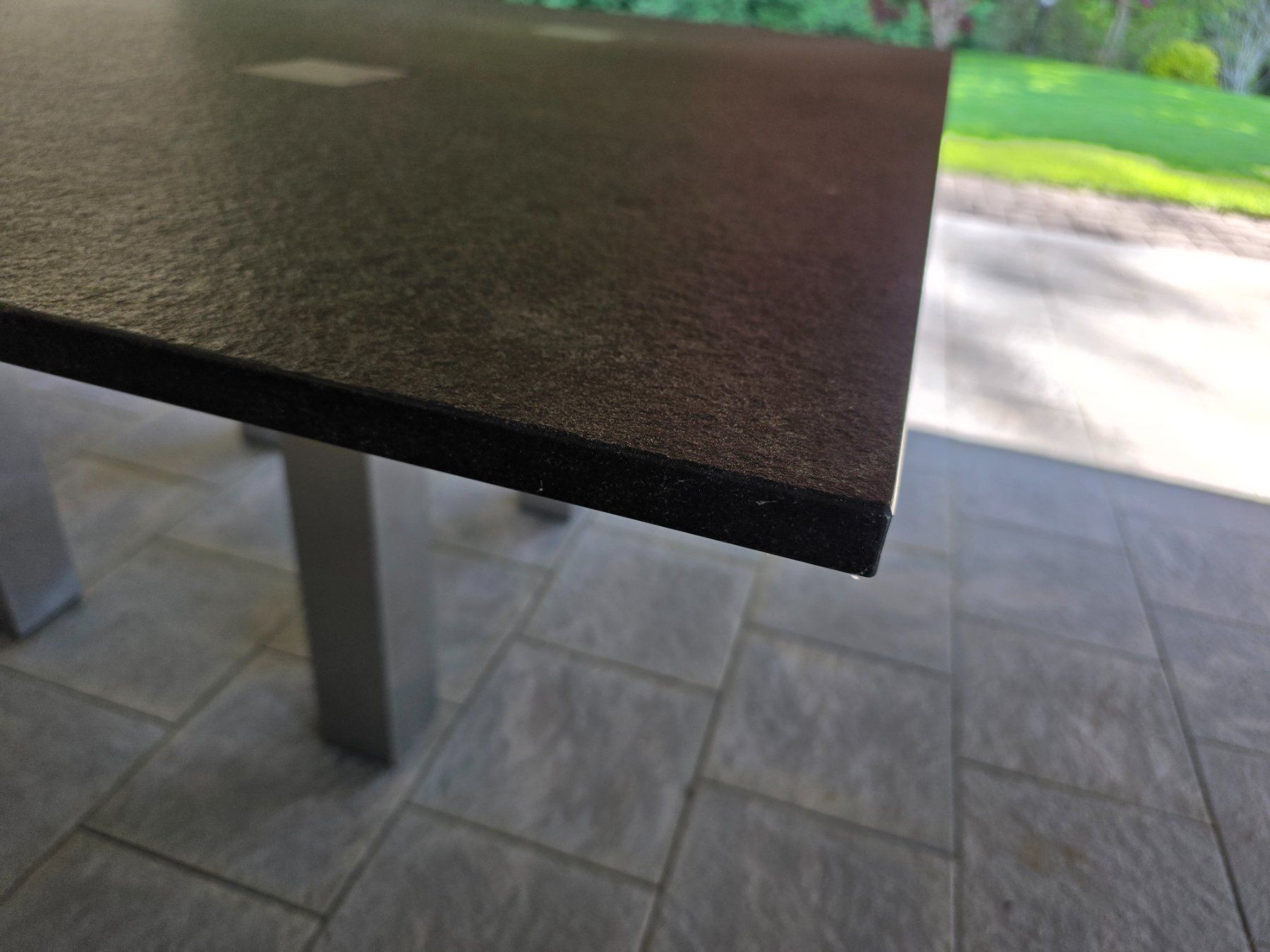 Tavoli: Granit Esstisch – Usato da Rotkreuz venduto da sheyenne72 4