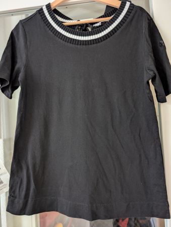Schwarzes T-Shirt, hinten mit Bändel, Grösse 36