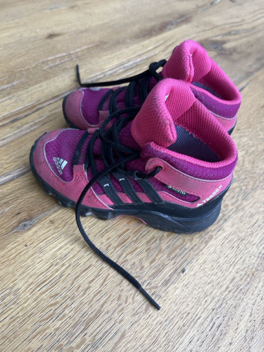 Adidas Chaussures filles: Kinderwanderschuhe Adidas Terrex Gore-Tex – D'occasion à Berschis par towa350 2