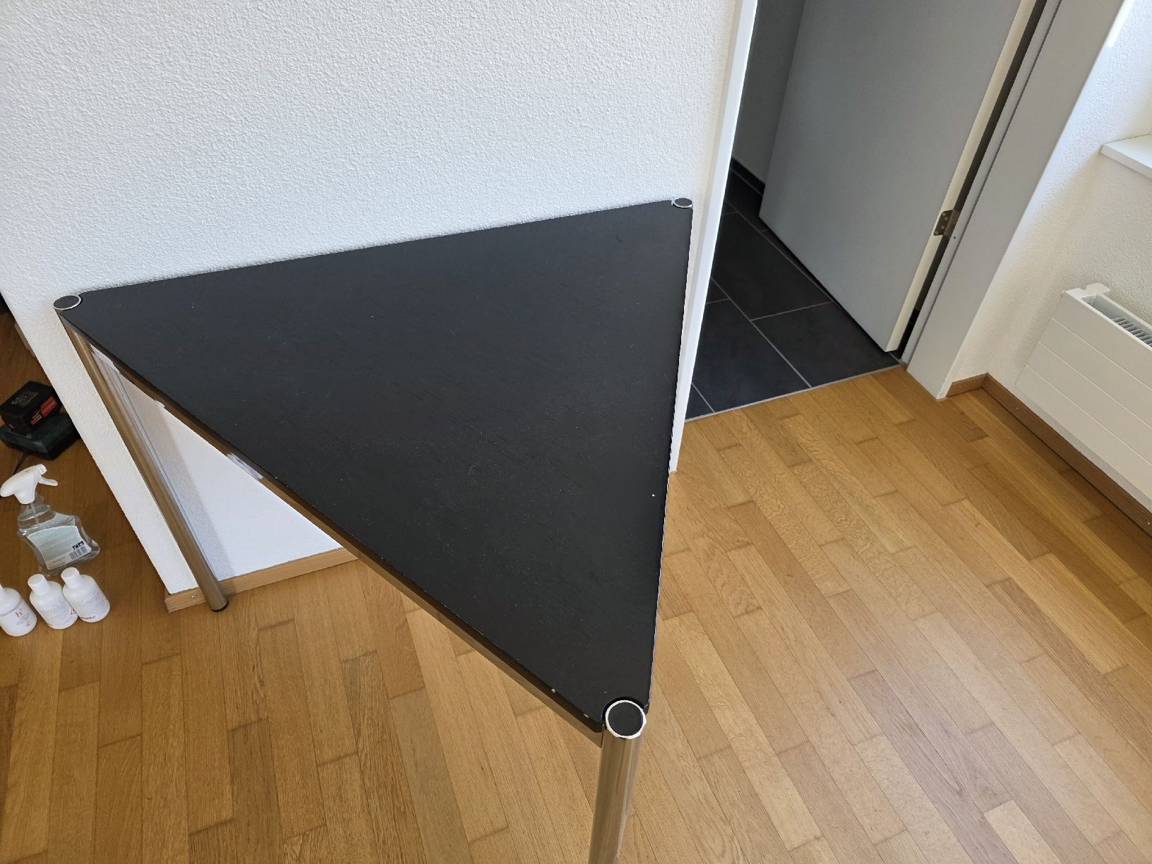 USM Tavoli: USM Eckregaltisch schwarz Metall gebraucht – Usato da Oberengstringen venduto da Fatotal