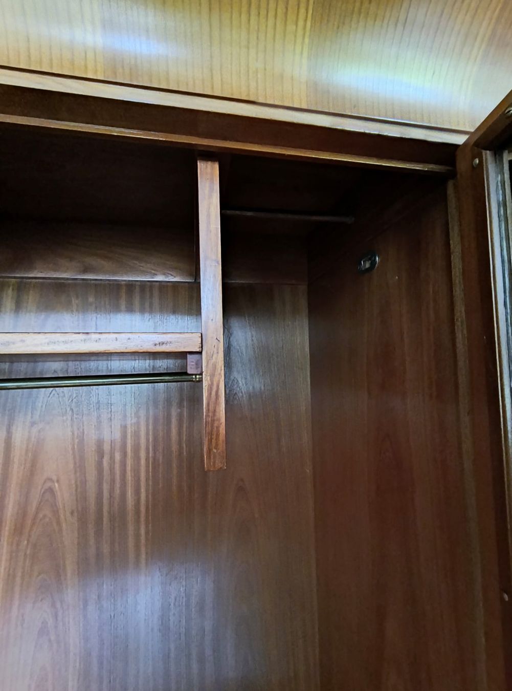 Armadi: Vintage Massivholzschrank – Usato da Thun venduto da hme_hbz6 2