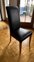 8 Schwarze Lederstühle