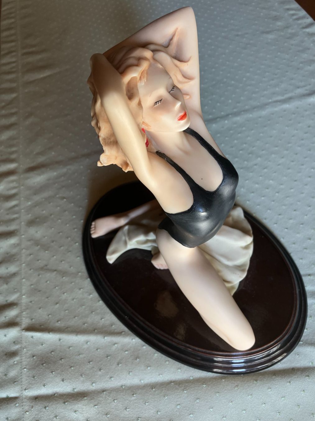 Sculptures & Statues: Skulptur, sich räkelnde Dame – D'occasion à Männedorf par Amleto3 4