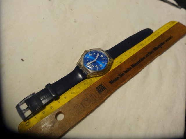 Swatch Montres: S-WATCH HERREN GRÖÖSE UHR,QUARTZ.SWISS MADE.LÄÜFT – D'occasion à zürich par ahmad01 1