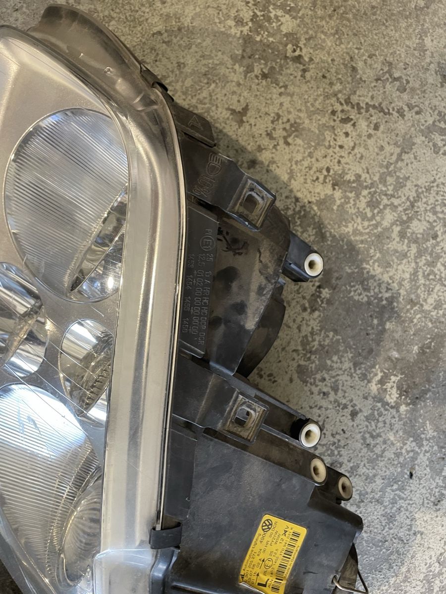 VW Fari: Phares avant xénon VW touran – Usato da Vétroz venduto da aut_s8yd 4