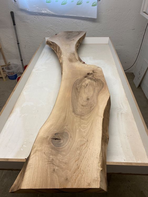 Articoli in legno: Nussbaum Massivholz – Usato da Niederuzwil venduto da gullipulli